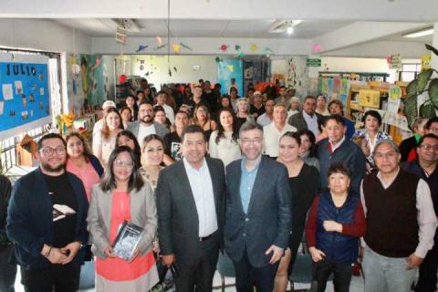 Presentan la novela Hacia el pantano, del escritor mexicano Gerardo Laveaga imagen 2