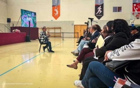 Paco Ignacio Taibo II visita la UPTX en el marco del ciclo nacional “Sembrando Historia” imagen 2
