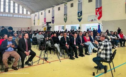 Paco Ignacio Taibo II visita la UPTX en el marco del ciclo nacional “Sembrando Historia” imagen 3