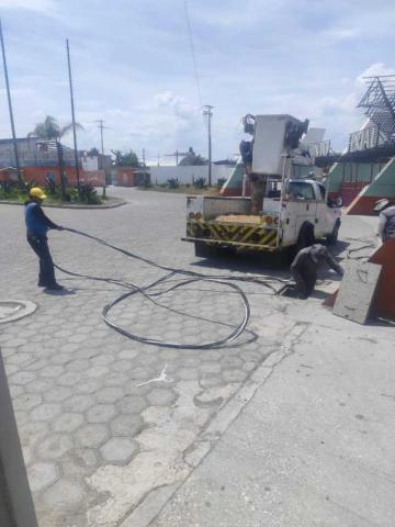 Avanzan trabajos eléctricos en el recinto ferial rumbo a la Feria Internacional del Arte Efímero y la Dalia 2025 imagen 1