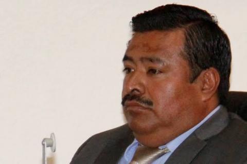 Roban a exdiputado dos vehículos de lujo