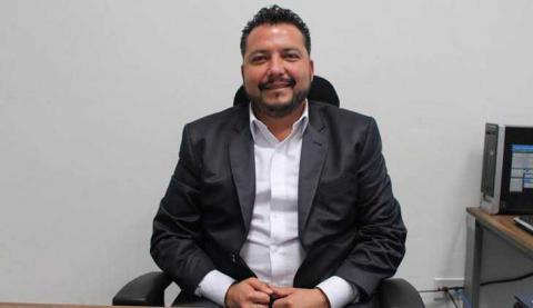 Diputado cachetón quiere ser juez y parte para beneficiarse