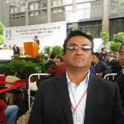 Líder de PRI se va por inepto tras colocar a su partido en la séptima posición