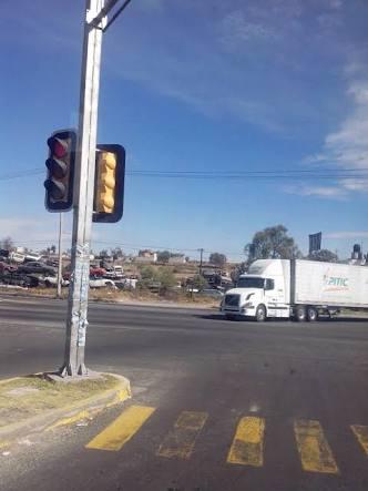 Una persona queda prensada en accidente en Huamantla