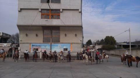 Asisten Charros de Calpulalpan a Cabalgata de San Andrés Buenavista imagen 1