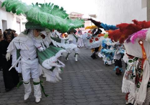 Albino Mendieta continúa otorgando apoyos a grupos de danzantes imagen 2