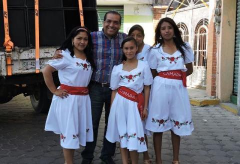 Albino Mendieta continúa otorgando apoyos a grupos de danzantes imagen 3