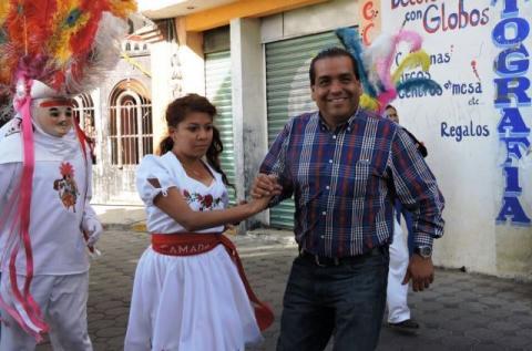 Albino Mendieta continúa otorgando apoyos a grupos de danzantes imagen 5
