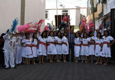 Albino Mendieta continúa otorgando apoyos a grupos de danzantes imagen 6