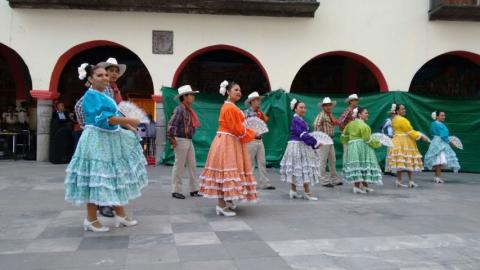 Belén Vega, apoya presentación en Chiautempan, del Ballet Folclórico “Ollin Yoliztli” proveniente de Monterey, N.L. imagen 2
