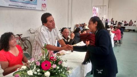 Alcalde de Tetlatlahuca encabezó los festejos del día del abuelito imagen 1