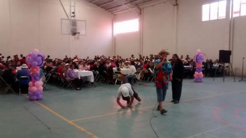 Alcalde de Tetlatlahuca encabezó los festejos del día del abuelito imagen 4