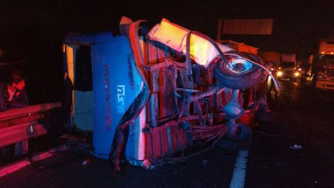 Jugaban carreras en la autopista de la muerte y provocan accidente imagen 5