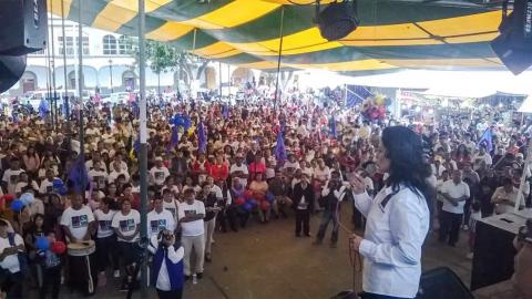Ante cientos de seguidores cierra campaña Patricia Zenteno