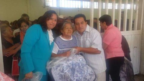 Ayuntamiento y SMDIF festejan a los abuelos en su día imagen 1