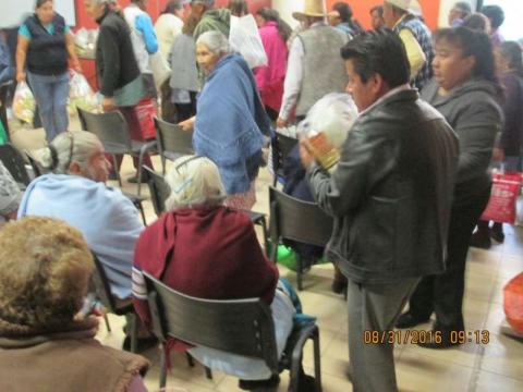 Entrega Nóhpal García apoyos a adultos mayores imagen 3