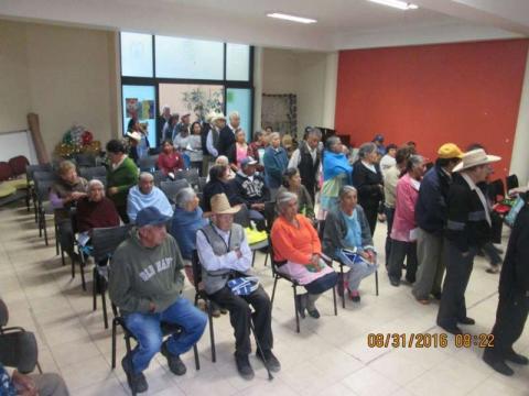 Entrega Nóhpal García apoyos a adultos mayores imagen 1