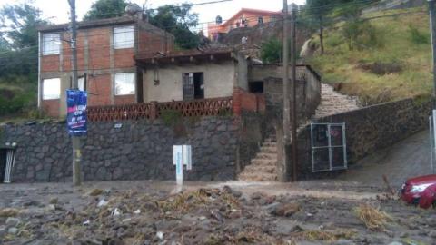 Se desgaja cerro en la Garita afecta a tres viviendas imagen 5