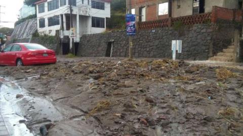 Se desgaja cerro en la Garita afecta a tres viviendas imagen 1