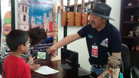 Atiende Modulo Turístico capitalino a 902 personas en el recinto ferial imagen 2