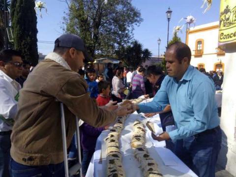 Realizan partida de Rosca de Reyes en Santa Cruz Tlaxcala imagen 5
