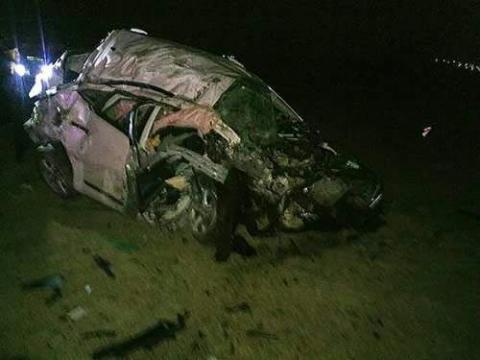 Volcadura de auto enluta dos hogares en Muñoz de Domingo Arenas