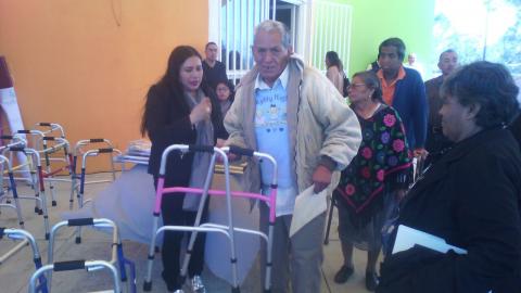 El SMDIF de Huactzinco cumple y entrega aparatos funcionales imagen 2