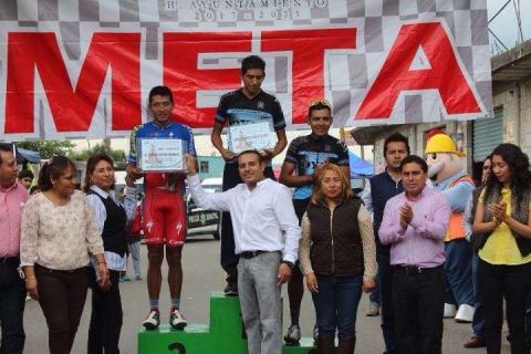 La VIII Carrera Ciclista recibió a más de 100 pedalistas de toda la república: alcalde imagen 5