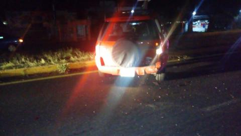 Chocan dos automóviles la noche del 15 de septiembre imagen 1