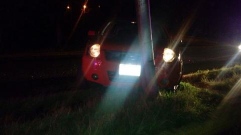 Chocan dos automóviles la noche del 15 de septiembre imagen 2