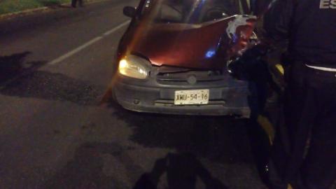 Chocan dos automóviles la noche del 15 de septiembre imagen 3