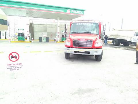 500 litros de gasolina se derraman por fuga en gasolinera de Xocoyucan imagen 3