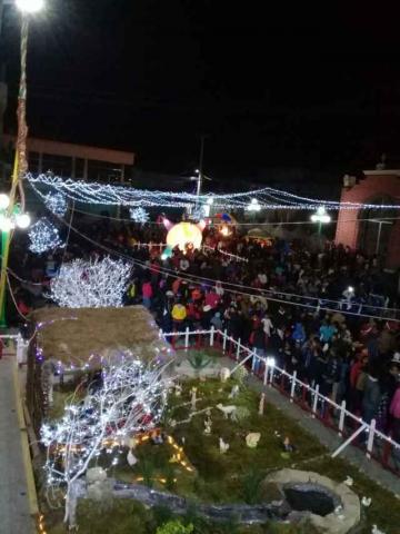 Mendieta Lira realizó el encendido del Árbol de Navidad imagen 4
