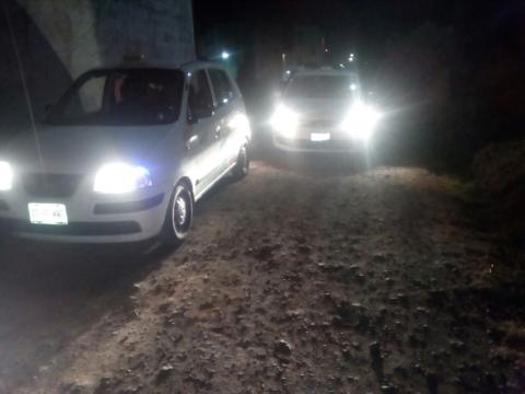 Mujer roba a taxista en Tlaxco y lo avienta en terrenos de labor