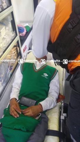 Menor de edad salva de milagro su vida en accidente en Teacalco imagen 3