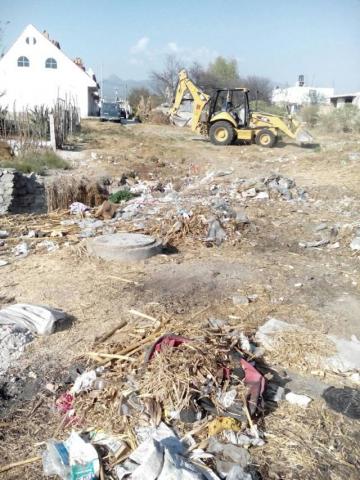 Inician saneamiento de barranca en la 3 Oriente de Ixtenco imagen 2