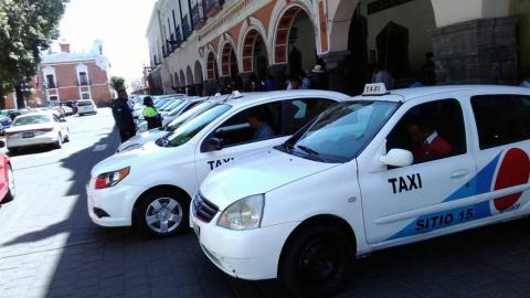 Taxistas se manifiestan contra Pronto en la capital del estado