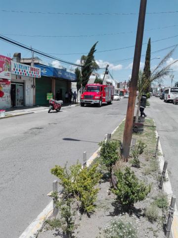 Ráfagas de viento dañan tubería de gas y postes en Apizaco imagen 1