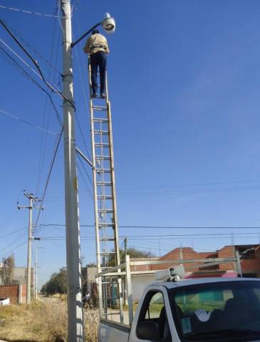 Continúa rehabilitación de alumbrado público en Papalotla imagen 3