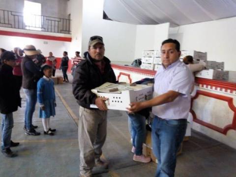 Entrega de paquetes de aves de traspatio en Tequexquitla imagen 1