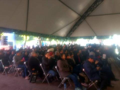 Porristas oficiales llenan espacios en visita de AMLO imagen 1
