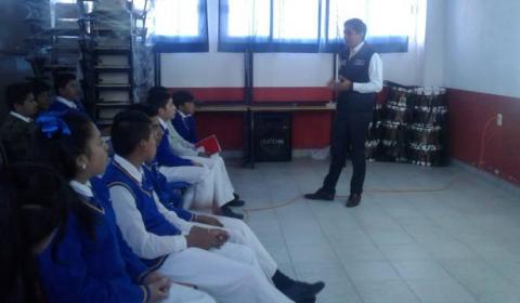 FGR imparte pláticas a primaria en Xaltocan