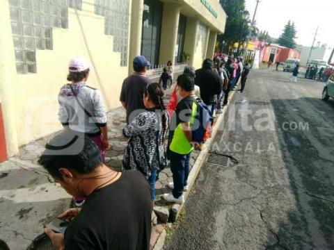 Caos en la CFE Tlaxcala; tardan hasta dos horas para pagar