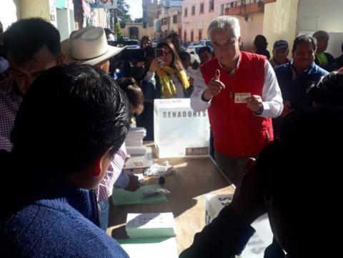 Noé Rodríguez vota en Calpulalpan imagen 17
