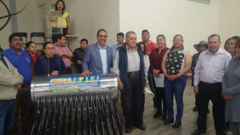 Beneficia Xiloxoxtla a familias con entrega de calentadores solares. imagen 3