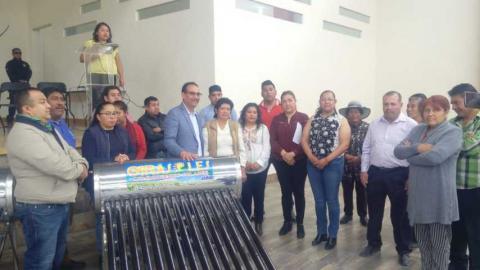 Beneficia Xiloxoxtla a familias con entrega de calentadores solares. imagen 2