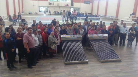 Beneficia Xiloxoxtla a familias con entrega de calentadores solares. imagen 1