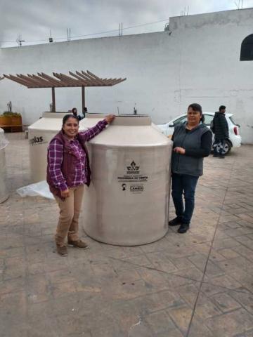 15 familias de Lardizábal recibieron tinacos rotoplas imagen 2