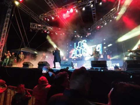 Éxito total la presentación de Los Acosta en la Feria de Zacatelco