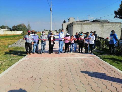 Entrega Murias Juárez casi mil metros de adoquinamiento en Santiago Michac